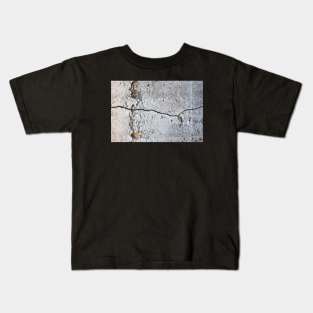 Single crack on a rough concrete texture Kids T-Shirt